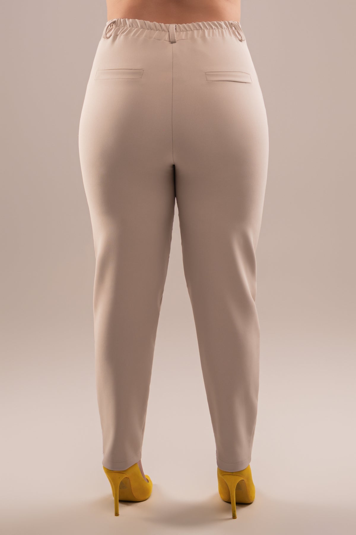 Γυναικείο Παντελόνι Plus Size με Ανορθωτικό Ύφασμα και Κλείσιμο με Φερμουάρ & Κουμπί Μπεζ