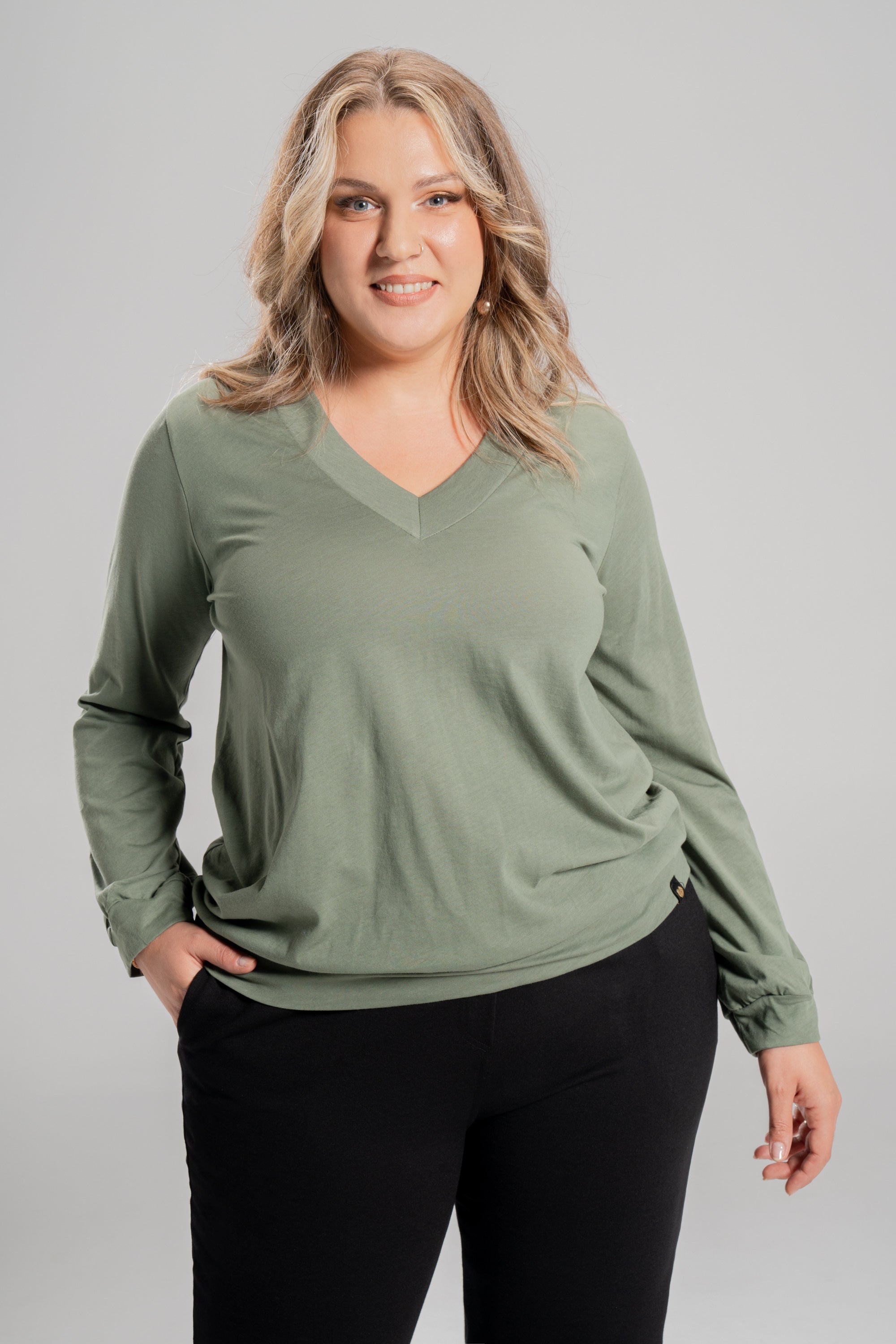 Plus size ΜΠΛΟΥΖΑ ΜΕ ΜΠΑΣΚΑ ΧΑΚΙ