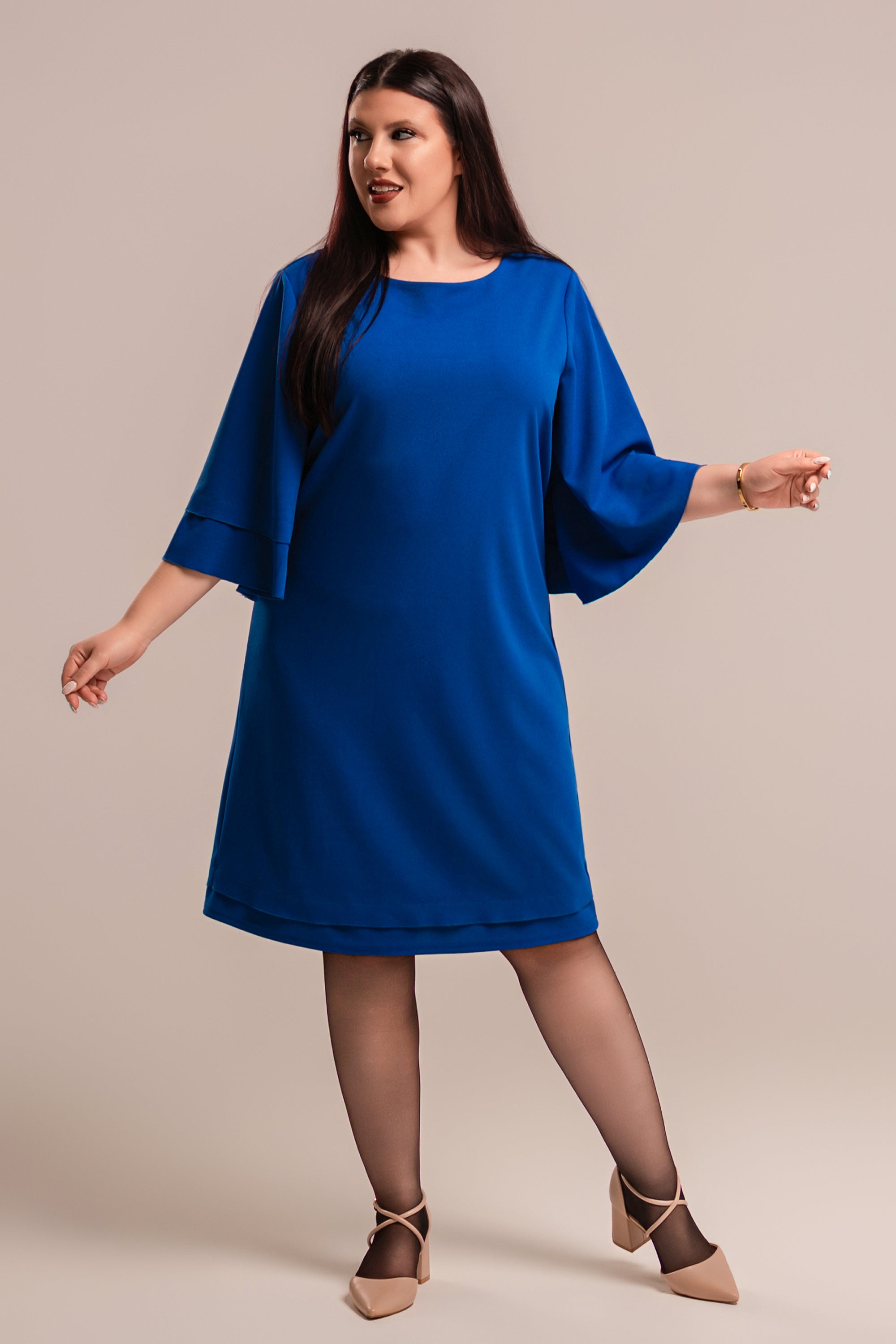 Φόρεμα Plus Size από Κρεπ Ύφασμα με Καμπάνα Μανίκια σε Βασιλικό Μπλε