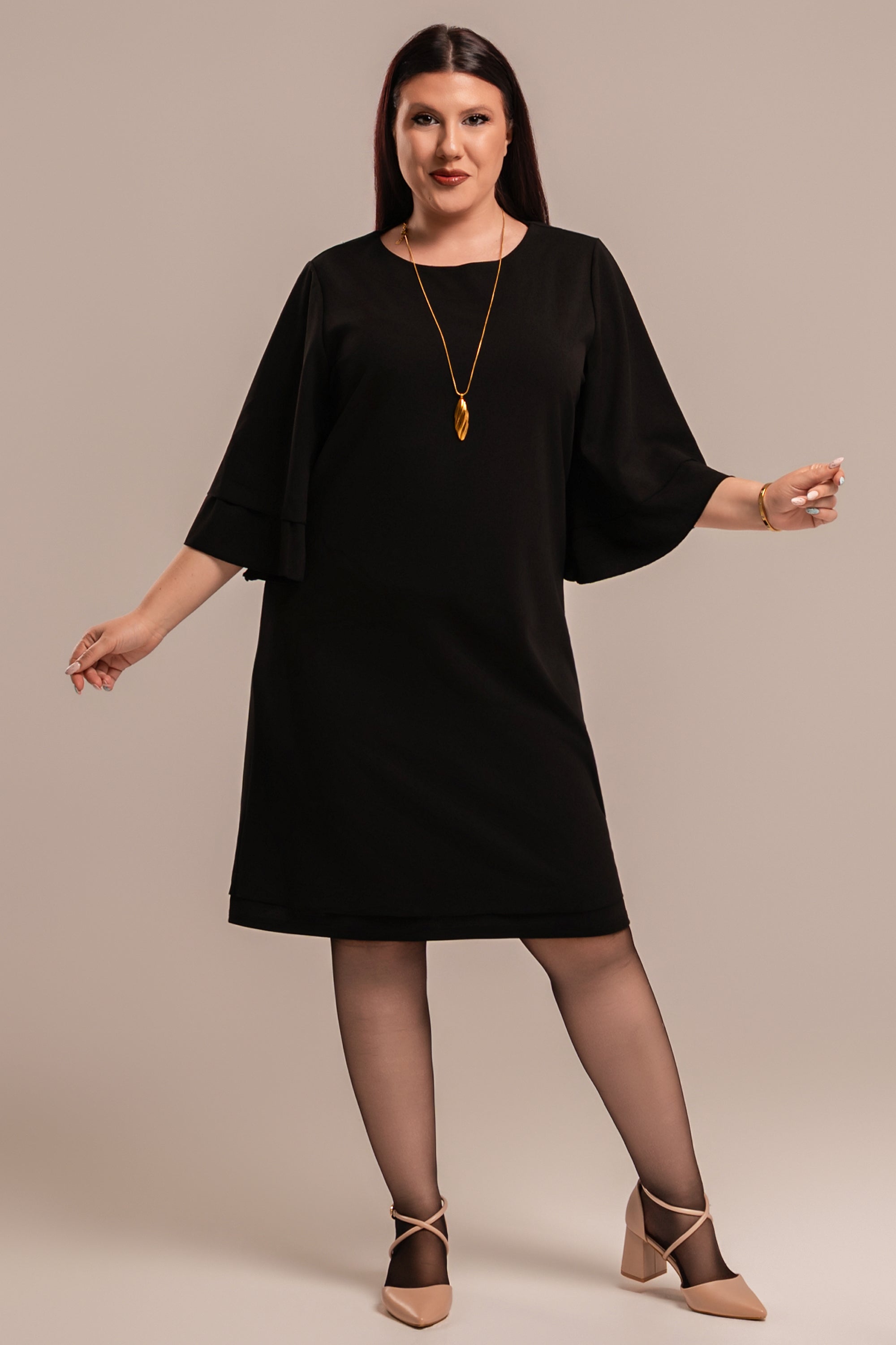 Φόρεμα Plus Size από Κρεπ Υφασμα με Καμπάνα Μανίκια Μαύρο