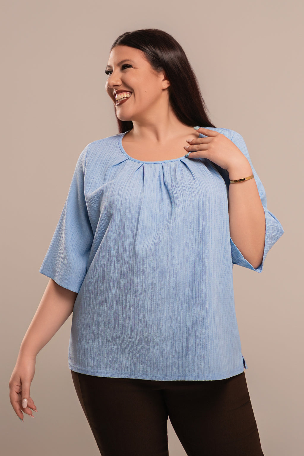 Γαλάζια Τσαλακωτή Μπλούζα Plus Size με Στρογγυλή Λαιμόκοψη και Ρελαξ Γραμμή
