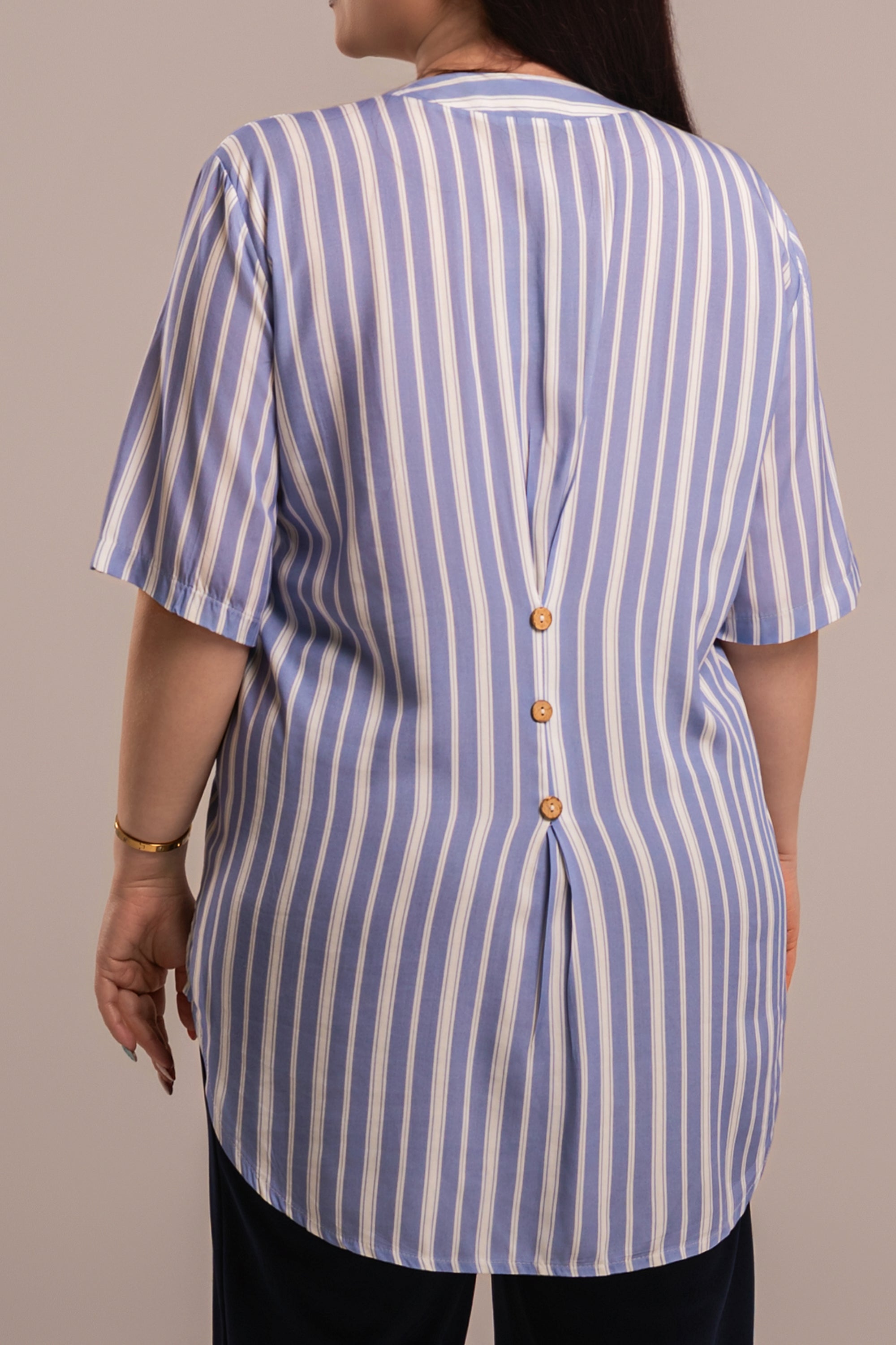 Γαλάζια Ριγέ Μπλούζα Plus Size με Κουμπιά και V Λαιμόκοψη